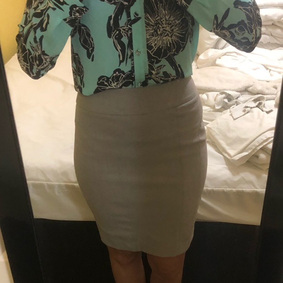 Express stretch gray pencil skirt - Picture 4 of 5